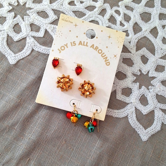 💥SALE💥NEW Christmas Holiday Joy Is All Around Earrings Set - Picture 1 of 3